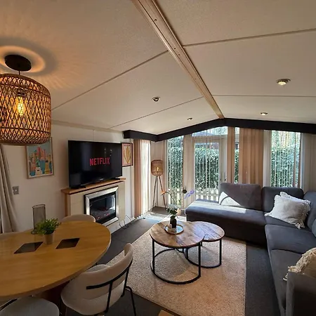 Veluwe Private Jacuzzi, Park Swimming Pool And Children's Entertainment Hoenderloo