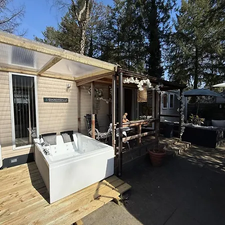 Veluwe Private Jacuzzi, Park Swimming Pool And Children's Entertainment