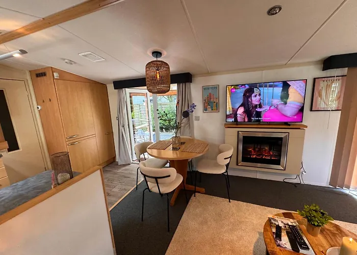 Veluwe Private Jacuzzi, Park Swimming Pool And Children's Entertainment Hoenderloo